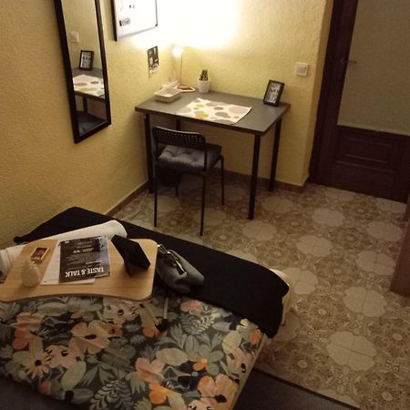 Gemuetliches Zimmer "Gold" Fuer 2 Personen Und Katzenliebhaber Valencia Ngoại thất bức ảnh