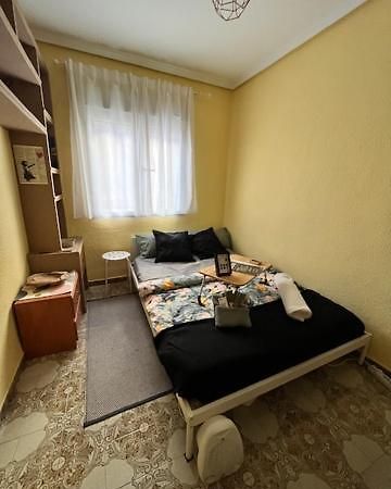 Gemuetliches Zimmer "Gold" Fuer 2 Personen Und Katzenliebhaber Valencia Ngoại thất bức ảnh
